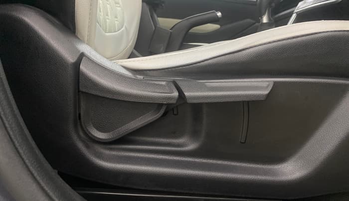 2021 KIA SELTOS HTK PLUS 1.5 IMT, Petrol, Manual, 52,799 km, Driver Side Adjustment Panel