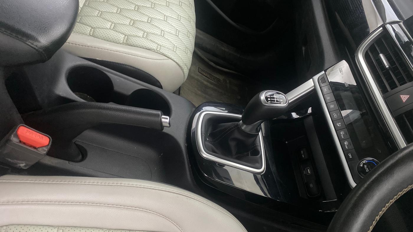 2021 KIA SELTOS HTK PLUS 1.5 IMT, Petrol, Manual, 52,799 km, Gear Lever