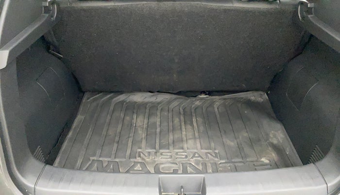 2022 Nissan MAGNITE XE, Petrol, Manual, 13,589 km, Dicky (Boot door) - Parcel tray missing