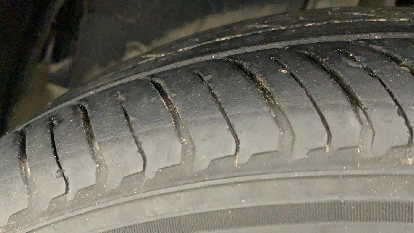 2022 Nissan MAGNITE XE, Petrol, Manual, 13,589 km, Left Front Tyre Tread