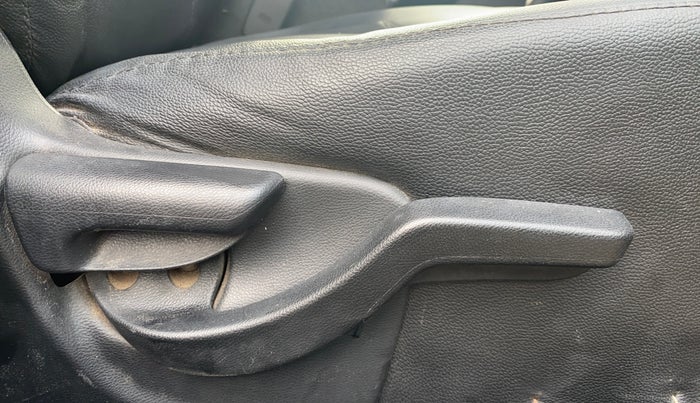 2017 Honda BR-V 1.5L I-VTEC V CVT, Petrol, Automatic, 1,00,388 km, Driver Side Adjustment Panel