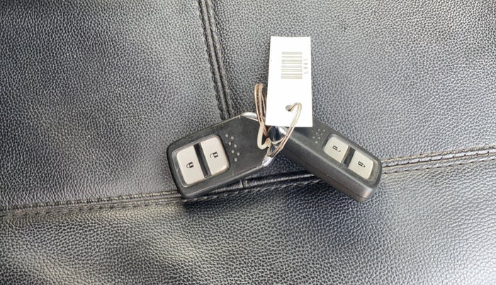 2017 Honda BR-V 1.5L I-VTEC V CVT, Petrol, Automatic, 1,00,388 km, Key Close Up