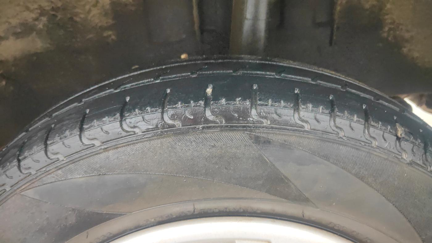 2017 Renault Kwid RXL 1.0 AMT, Petrol, Automatic, 19,851 km, Left Rear Tyre Tread