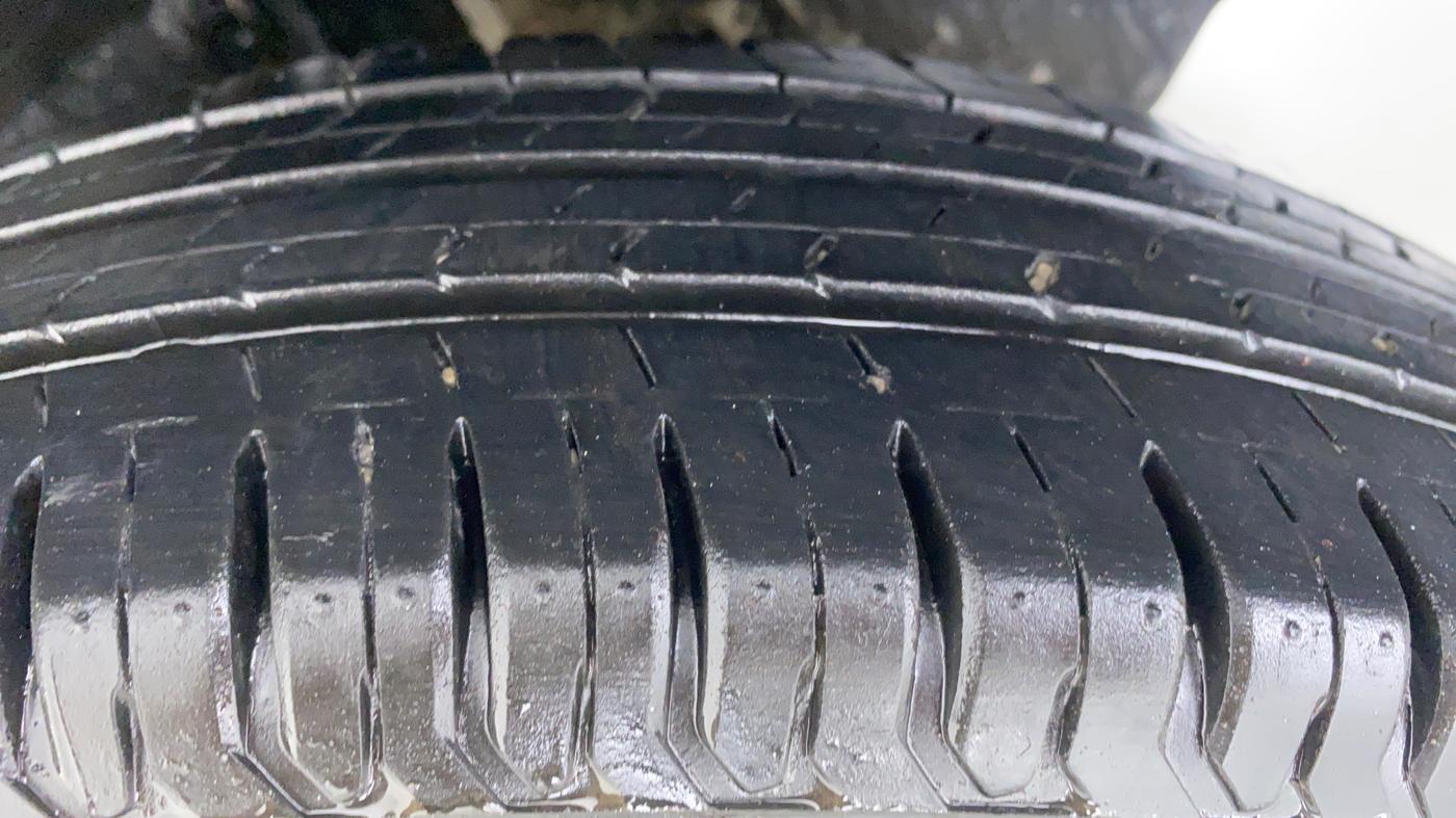 2020 Maruti Swift VXI D, Petrol, Manual, 20,892 km, Left Rear Tyre Tread