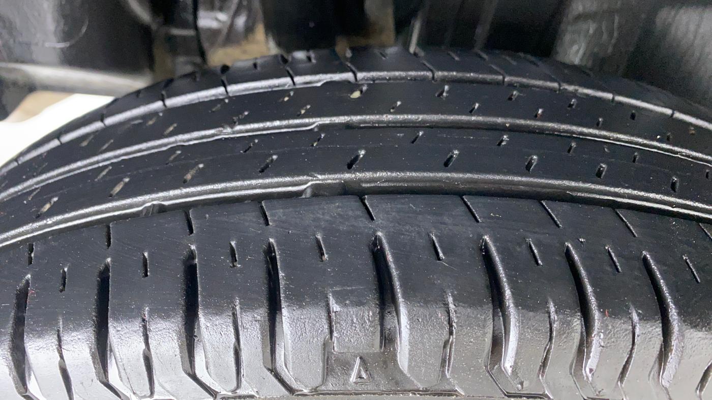 2020 Maruti Swift VXI D, Petrol, Manual, 20,892 km, Right Rear Tyre Tread
