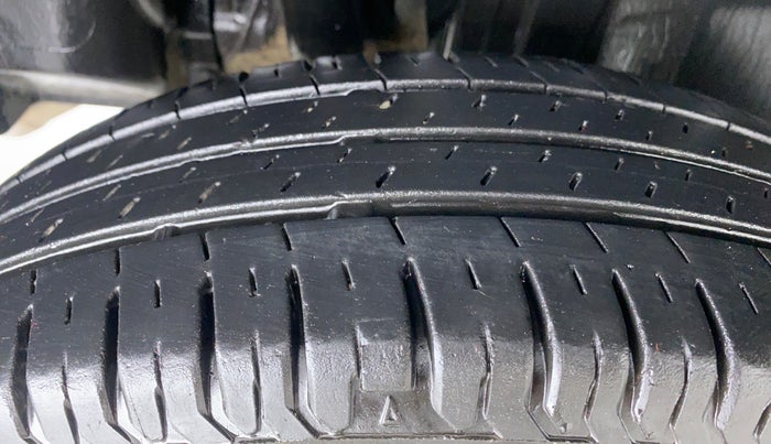 2020 Maruti Swift VXI D, Petrol, Manual, 20,892 km, Right Rear Tyre Tread