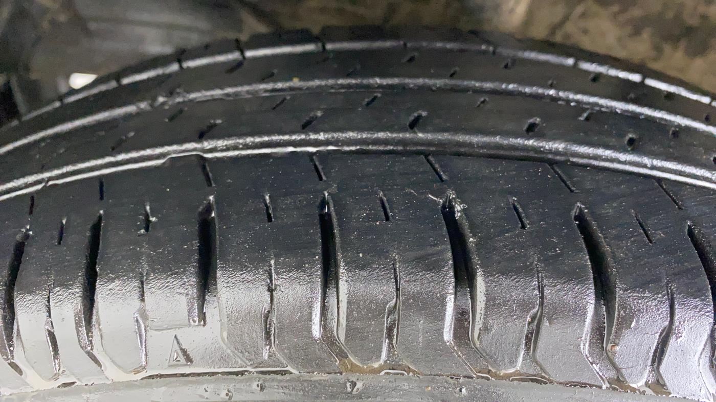 2020 Maruti Swift VXI D, Petrol, Manual, 20,892 km, Left Front Tyre Tread