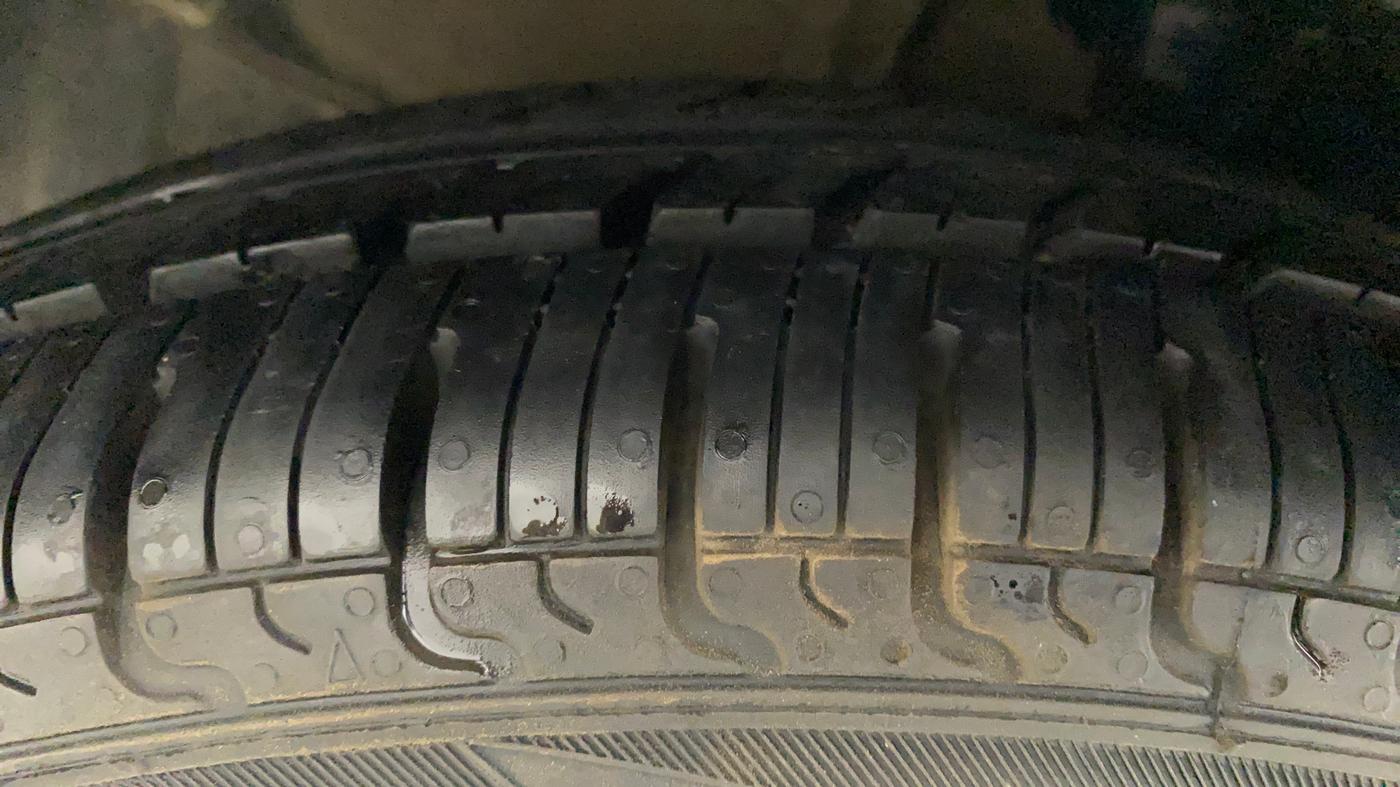 2011 Hyundai i10 MAGNA 1.2, Petrol, Manual, 74,587 km, Left Front Tyre Tread