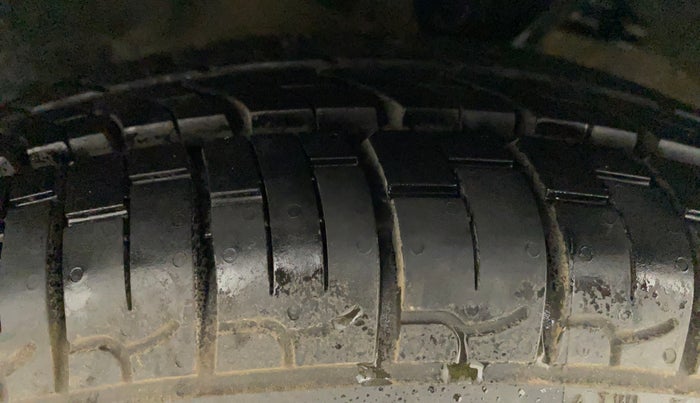 2011 Hyundai i10 MAGNA 1.2, Petrol, Manual, 74,587 km, Right Front Tyre Tread
