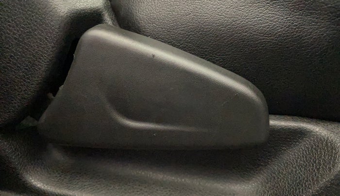 2019 Renault Kwid RXT 1.0, Petrol, Manual, 74,559 km, Driver Side Adjustment Panel