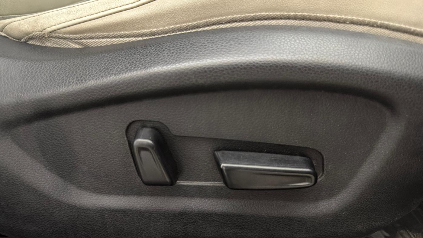 2019 KIA SELTOS HTX PLUS AT1.5 DIESEL, Diesel, Automatic, 1,31,922 km, Driver Side Adjustment Panel