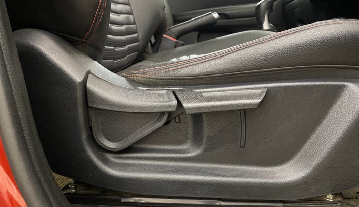 2020 KIA SONET GTX PLUS 1.0 IMT, Petrol, Manual, 77,680 km, Driver Side Adjustment Panel