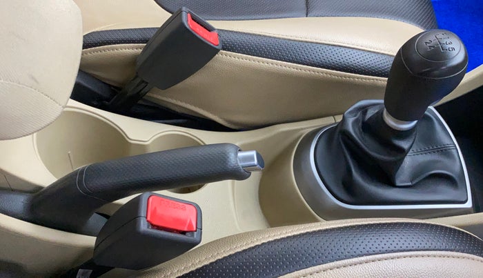 2017 Hyundai Verna 1.6 VTVT SX, Petrol, Manual, 31,198 km, Gear Lever