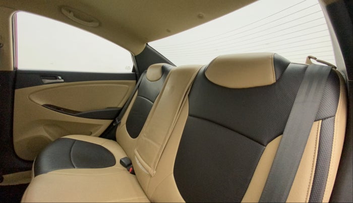 2017 Hyundai Verna 1.6 VTVT SX, Petrol, Manual, 31,198 km, Right Side Rear Door Cabin