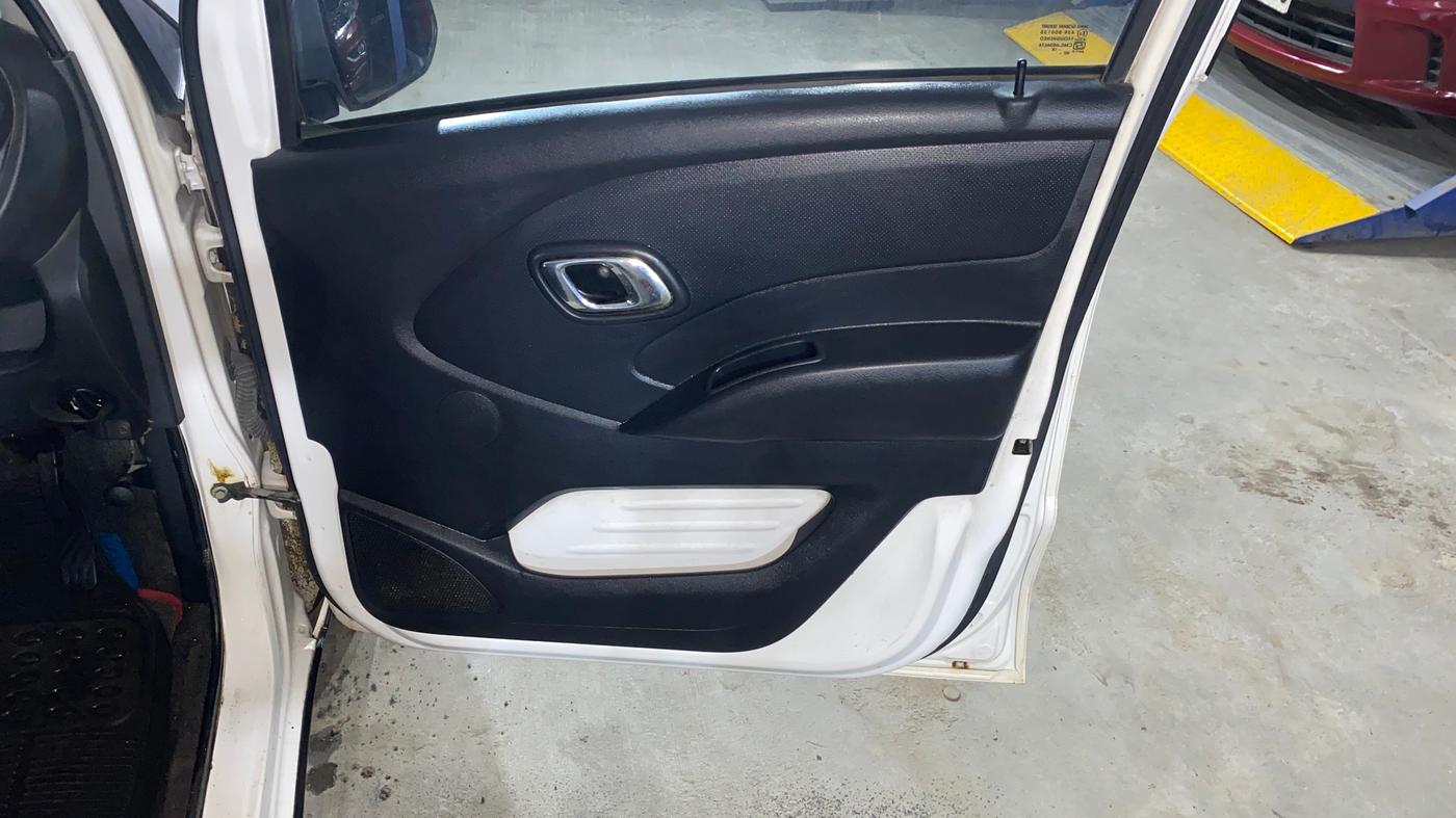 2018 Datsun Redi Go T(O) 1.0L LIMITED EDITION, Petrol, Manual, 58,660 km, Driver Side Door Panels Control
