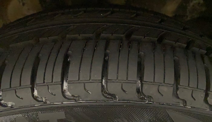 2013 Maruti Wagon R 1.0 VXI, Petrol, Manual, 34,913 km, Right Front Tyre Tread