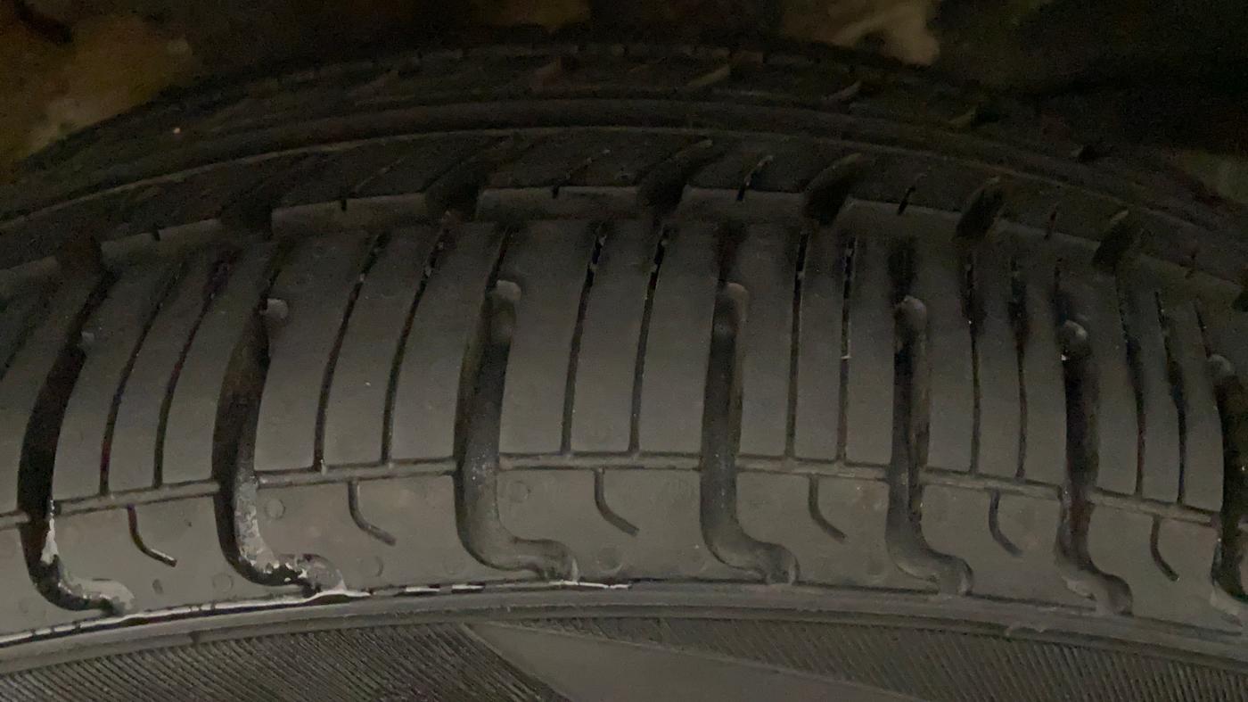2013 Maruti Wagon R 1.0 VXI, Petrol, Manual, 34,913 km, Left Front Tyre Tread