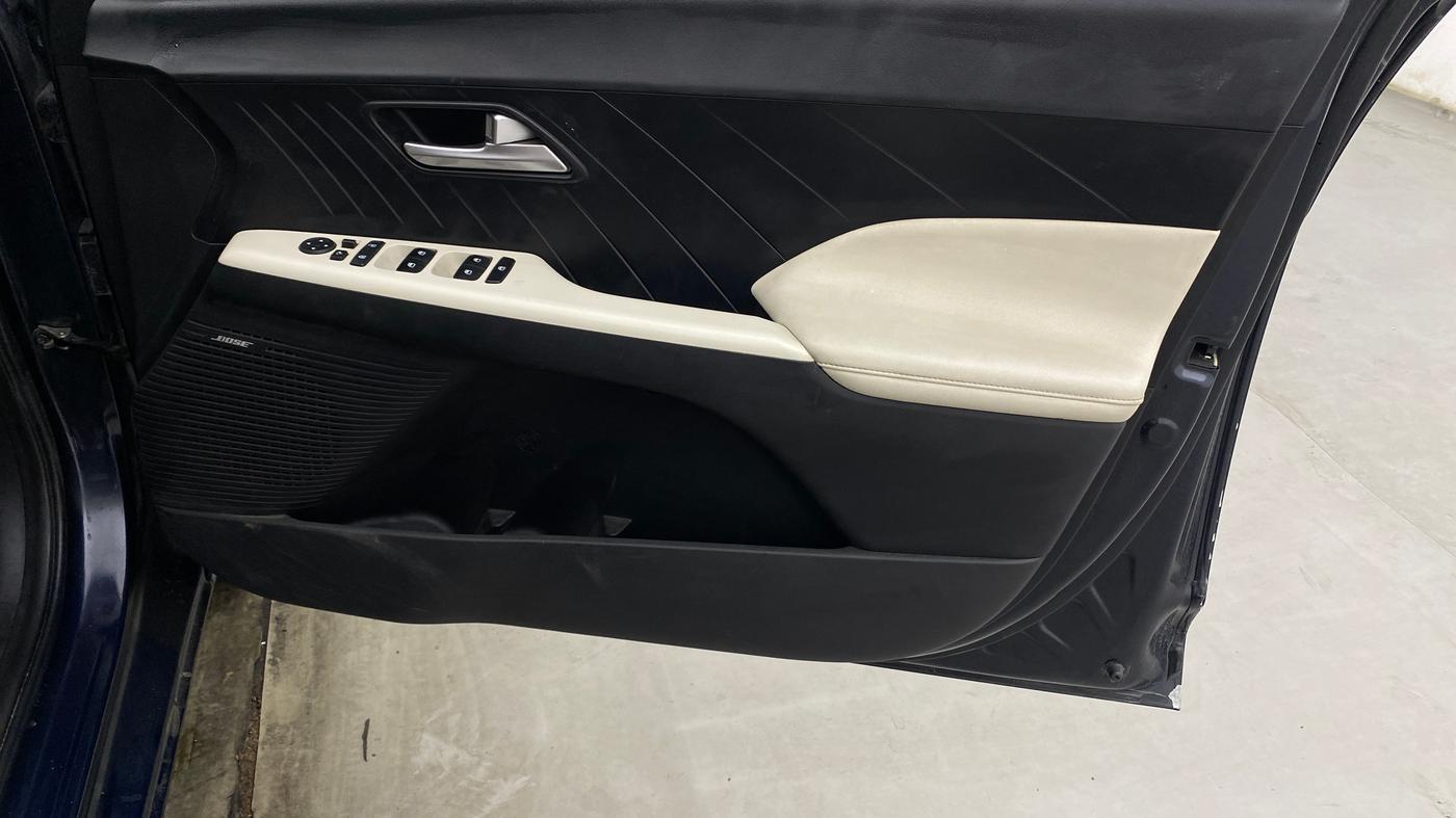 2023 Hyundai Verna SX (O)1.5 VTVT, Petrol, Manual, 51,370 km, Driver Side Door Panels Control