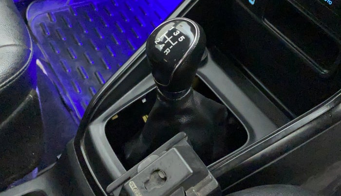 2018 Ford Ecosport TREND 1.5L DIESEL, Diesel, Manual, 54,106 km, Gear lever - Boot Cover minor damage