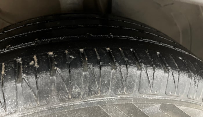 2020 KIA SONET HTK PLUS 1.2, Petrol, Manual, 75,101 km, Right Front Tyre Tread