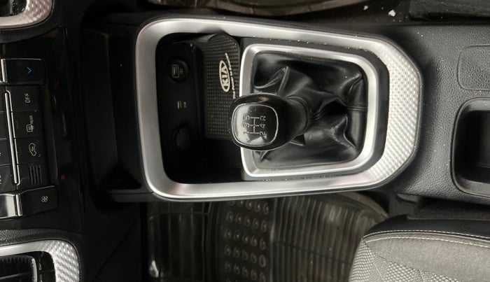 2020 KIA SONET HTK PLUS 1.2, Petrol, Manual, 75,101 km, Gear Lever