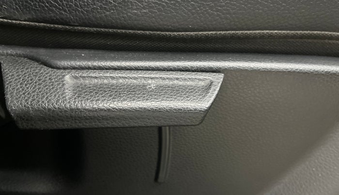 2020 KIA SONET HTK PLUS 1.2, Petrol, Manual, 75,101 km, Driver Side Adjustment Panel