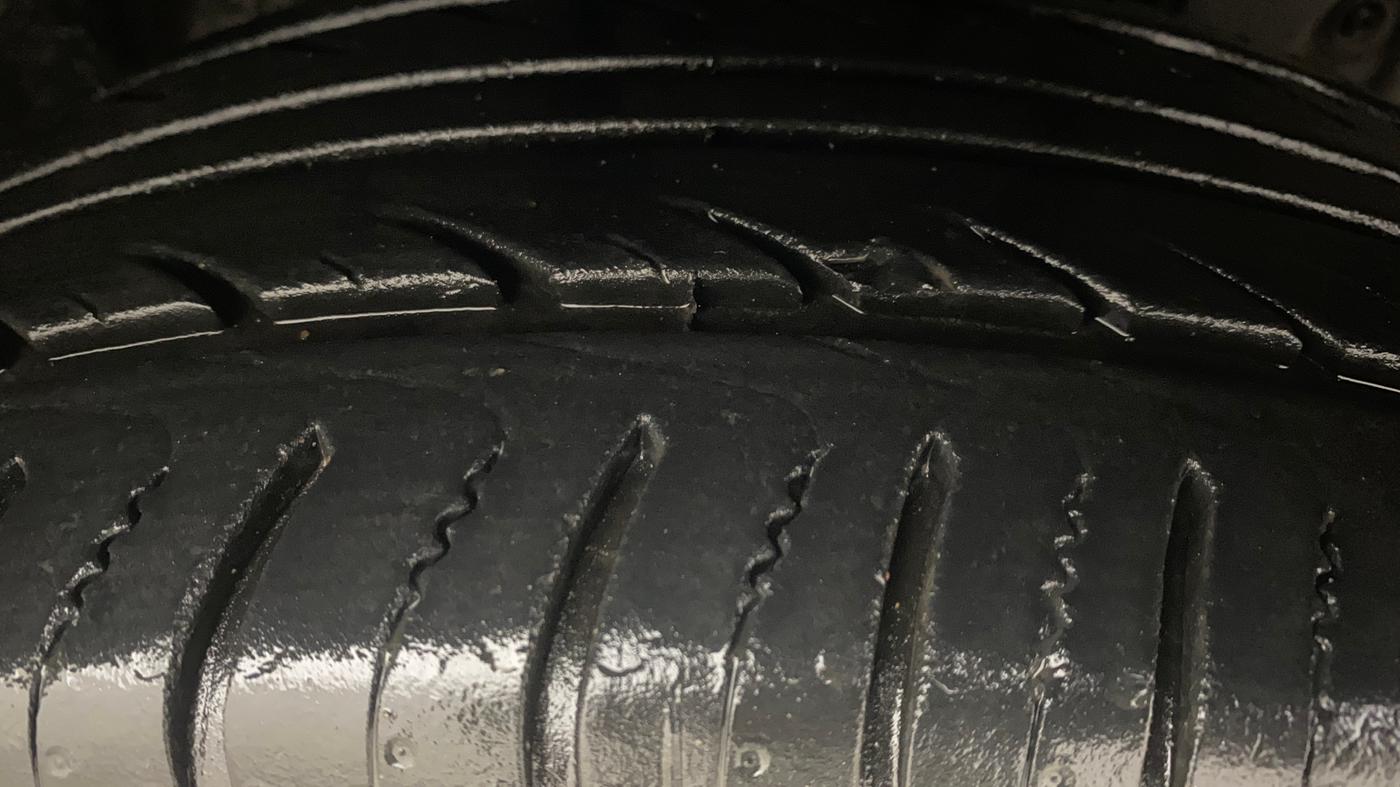 2015 Ford Ecosport TITANIUM 1.5L PETROL AT, Petrol, Automatic, 70,288 km, Right Front Tyre Tread