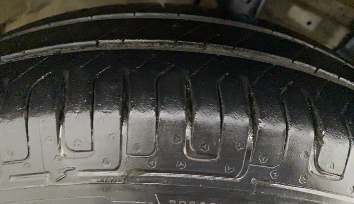 2012 Maruti Swift Dzire VXI, Petrol, Manual, 57,991 km, Right Rear Tyre Tread