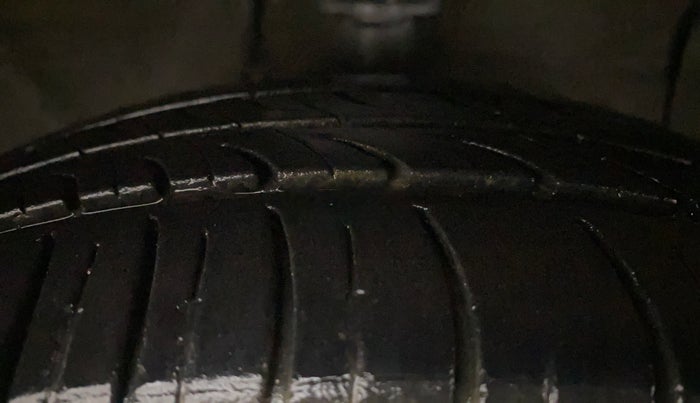 2018 Hyundai Grand i10 SPORTZ (O) AT 1.2 KAPPA VTVT, Petrol, Automatic, 68,964 km, Right Front Tyre Tread