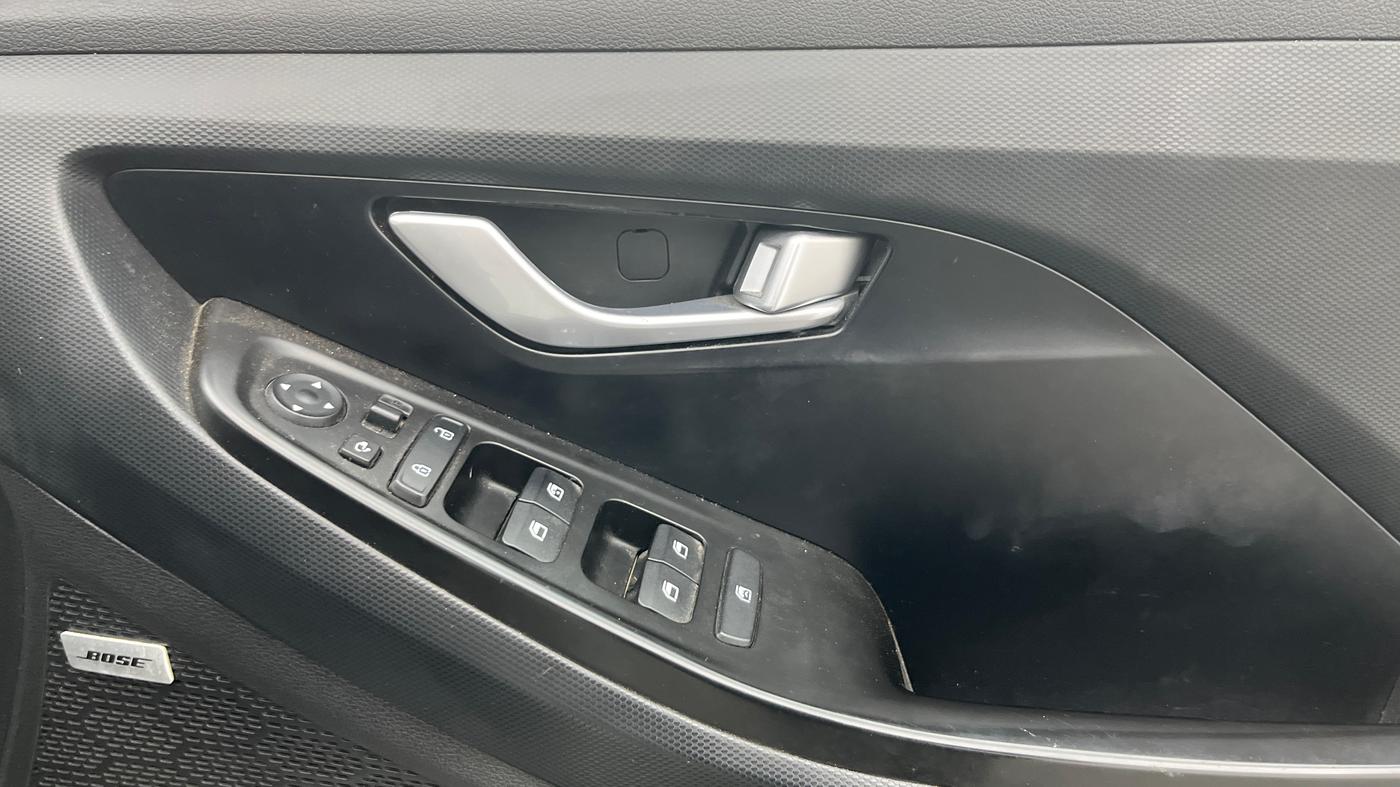 2022 Hyundai Creta SX (O) 1.4 TURBO DCT DUAL TONE, Petrol, Automatic, 63,019 km, Driver Side Door Panels Control