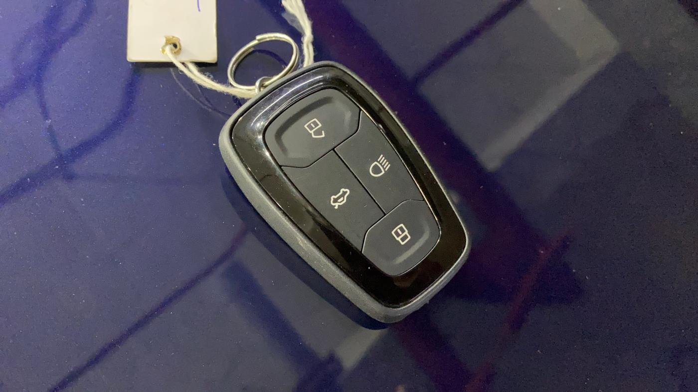 2025 Tata NEXON Creative Plus (PS) 1.2 iCNG Dual Tone, CNG, Manual, 8,166 km, Key Close Up
