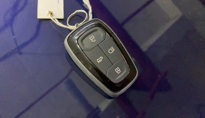 2025 Tata NEXON Creative Plus (PS) 1.2 iCNG Dual Tone, CNG, Manual, 8,166 km, Key Close Up