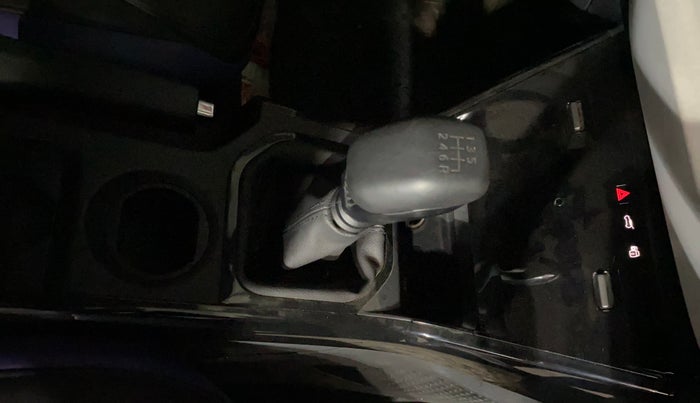 2025 Tata NEXON Creative Plus (PS) 1.2 iCNG Dual Tone, CNG, Manual, 8,166 km, Gear Lever