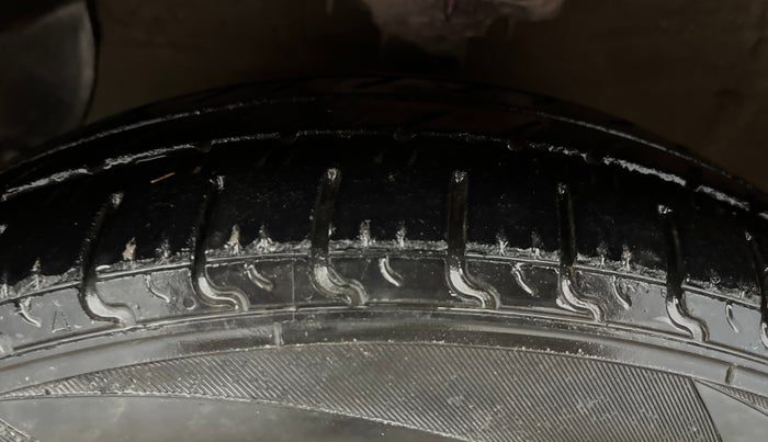 2018 Hyundai Grand i10 MAGNA 1.2 KAPPA VTVT, Petrol, Manual, 97,503 km, Left Front Tyre Tread