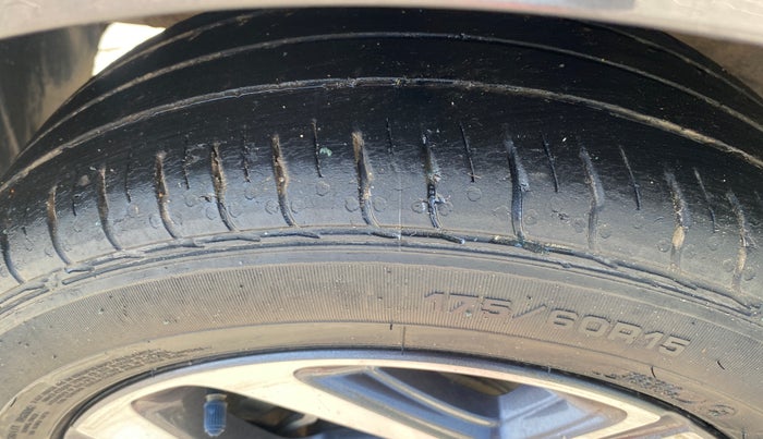 2022 Hyundai AURA SX 1.2 CNG, CNG, Manual, 49,591 km, Left Front Tyre Tread