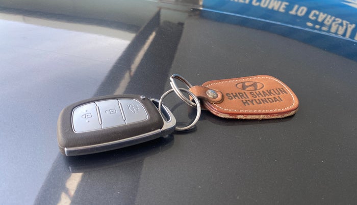 2022 Hyundai AURA SX 1.2 CNG, CNG, Manual, 49,591 km, Key Close Up