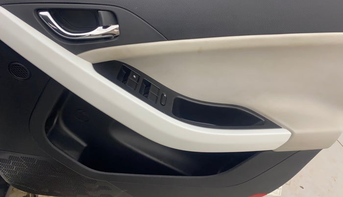 2024 Tata NEXON CREATIVE PLUS S 1.2 REVOTRON 7 DCA, Petrol, Automatic, 23,673 km, Driver Side Door Panels Control