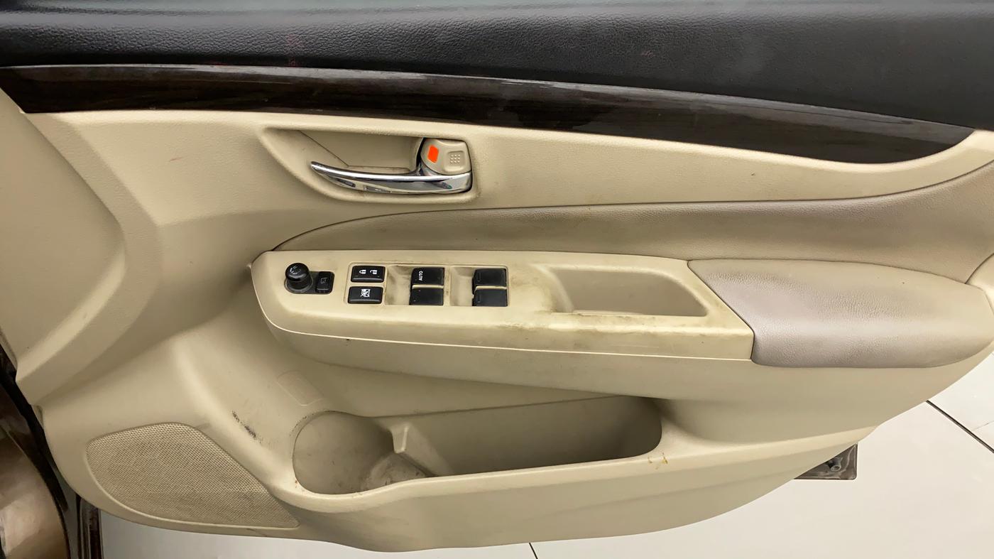 2016 Maruti Ciaz ZXI+, Petrol, Manual, 46,027 km, Driver Side Door Panels Control