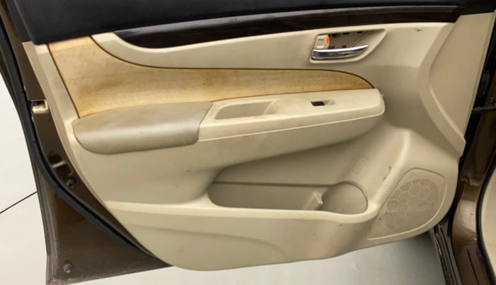 2016 Maruti Ciaz ZXI+, Petrol, Manual, 46,027 km, Front passenger door - Trim has minor damage
