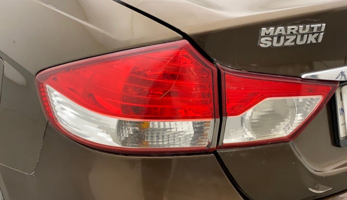 2016 Maruti Ciaz ZXI+, Petrol, Manual, 46,027 km, Left tail light - Minor damage