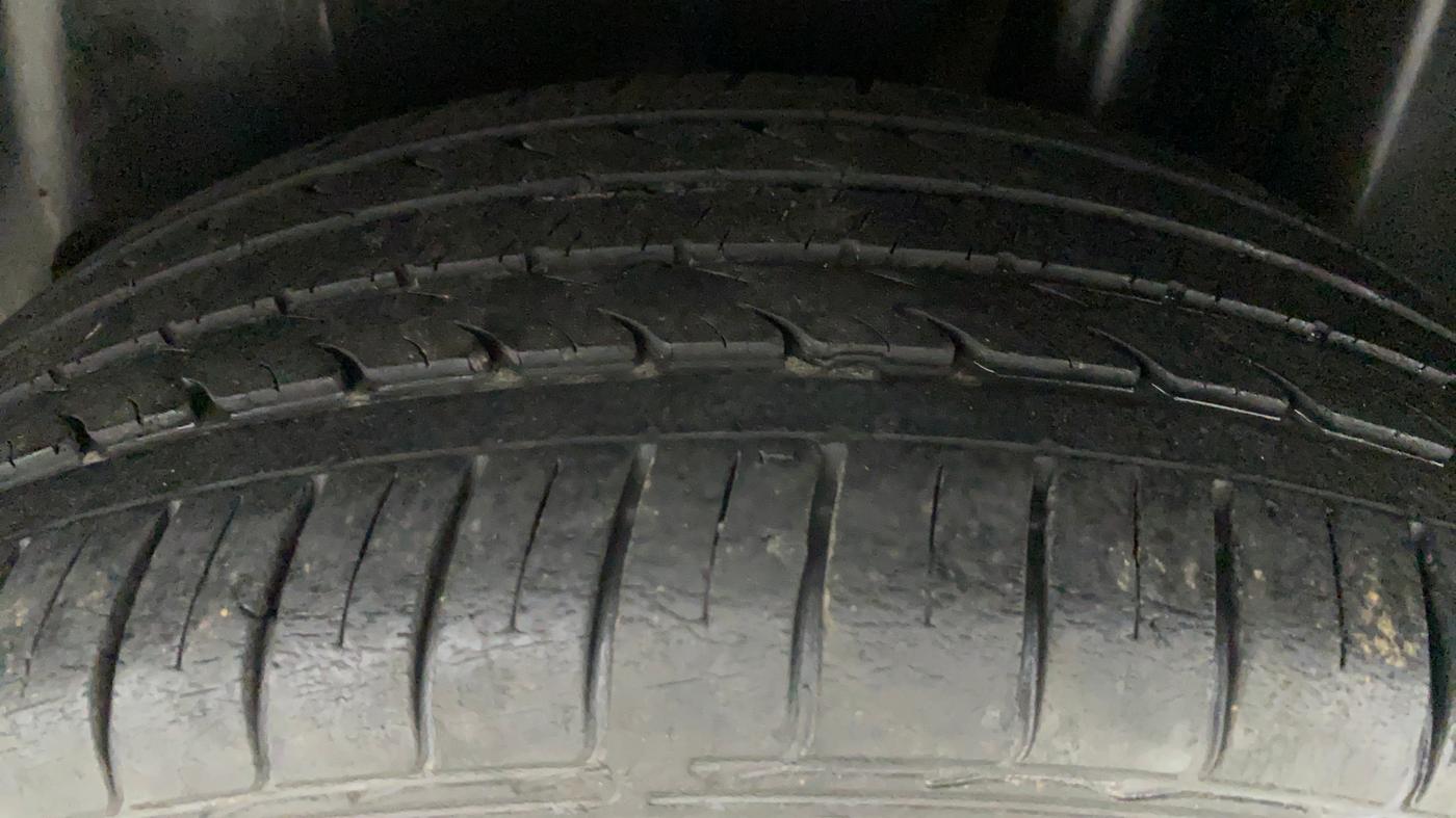 2016 Maruti Ciaz ZXI+, Petrol, Manual, 46,027 km, Left Rear Tyre Tread
