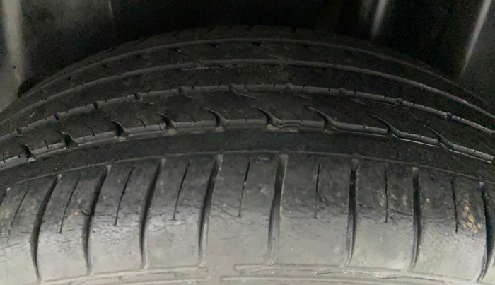 2016 Maruti Ciaz ZXI+, Petrol, Manual, 46,027 km, Left Rear Tyre Tread