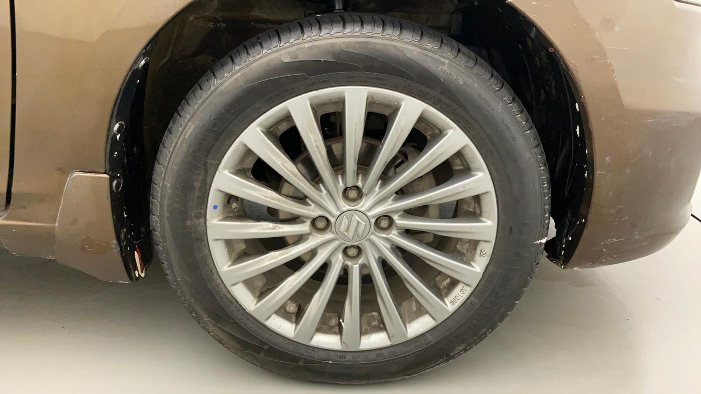 2016 Maruti Ciaz ZXI+, Petrol, Manual, 46,027 km, Right Front Wheel