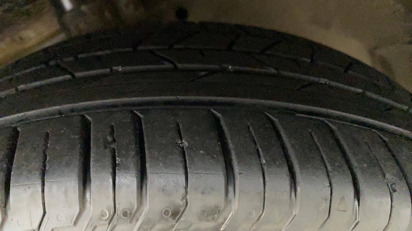 2016 Maruti Ciaz ZXI+, Petrol, Manual, 46,027 km, Left Front Tyre Tread