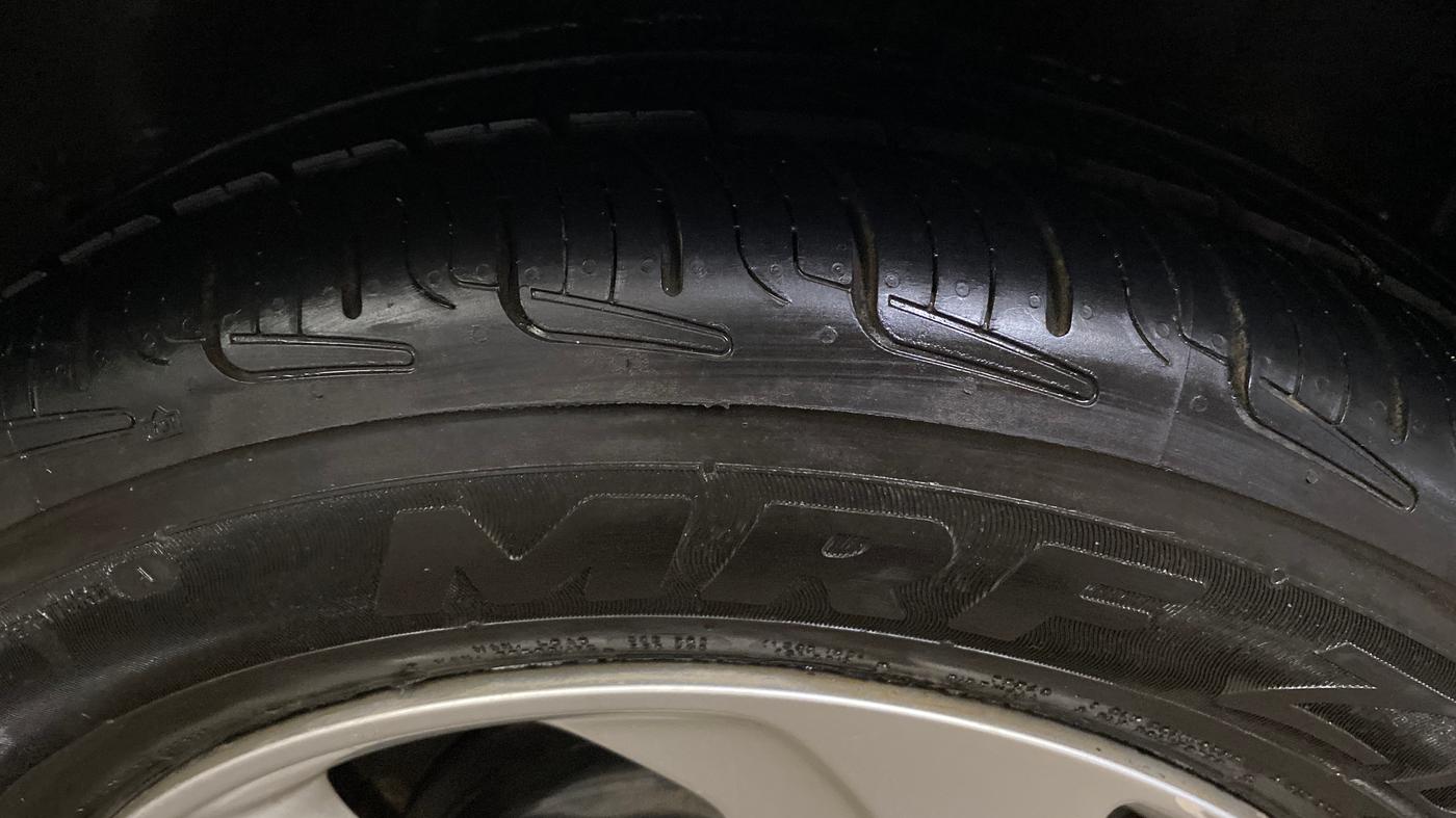 2015 Honda City 1.5L I-VTEC VX CVT, Petrol, Automatic, 1,06,278 km, Left Rear Tyre Tread