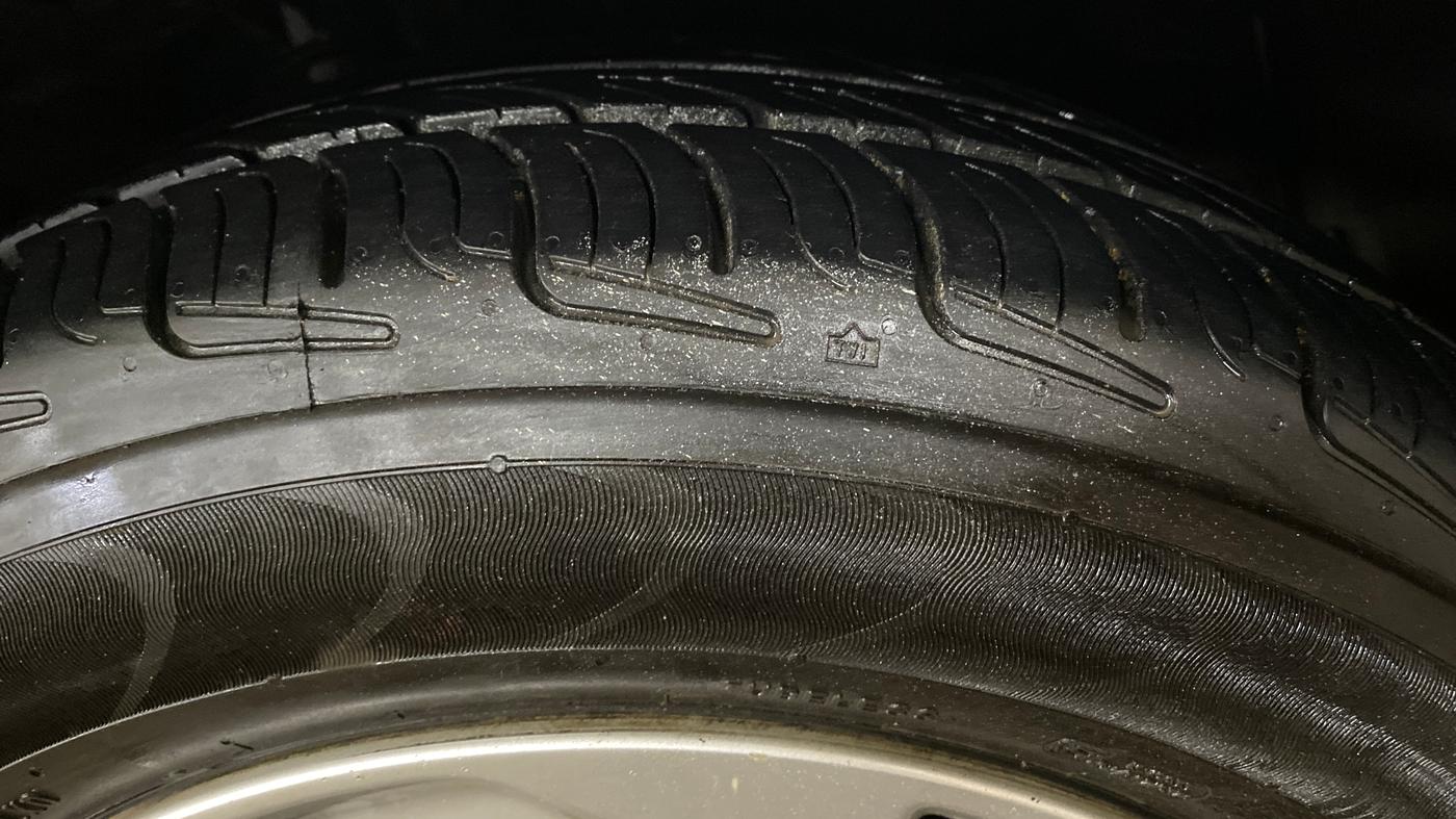2015 Honda City 1.5L I-VTEC VX CVT, Petrol, Automatic, 1,06,278 km, Right Front Tyre Tread