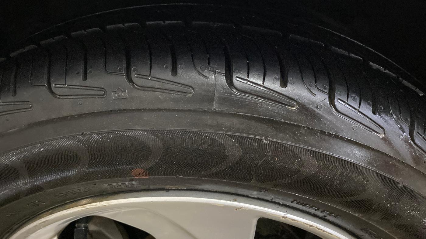 2015 Honda City 1.5L I-VTEC VX CVT, Petrol, Automatic, 1,06,278 km, Left Front Tyre Tread