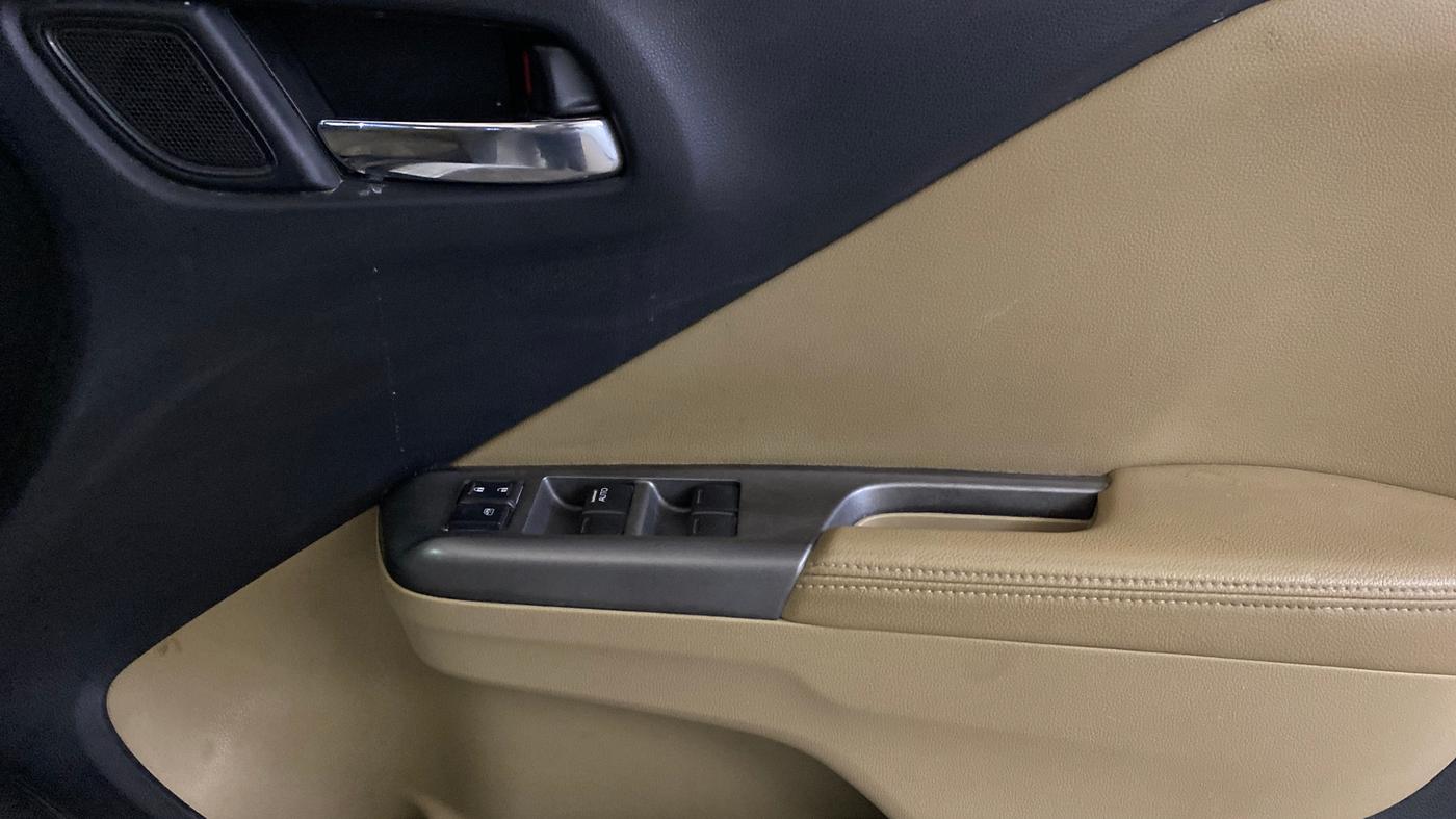2015 Honda City 1.5L I-VTEC VX CVT, Petrol, Automatic, 1,06,278 km, Driver Side Door Panels Control