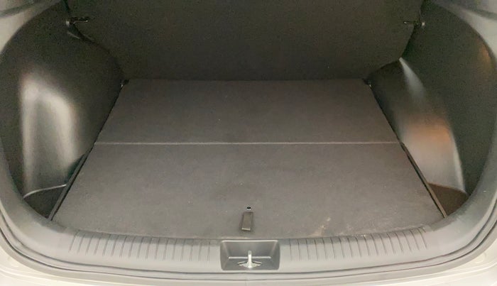 2017 Hyundai Creta SX PLUS 1.6 PETROL, Petrol, Manual, 33,272 km, Boot Inside
