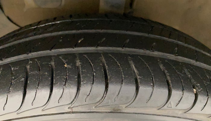 2017 Hyundai Creta SX PLUS 1.6 PETROL, Petrol, Manual, 33,272 km, Left Front Tyre Tread